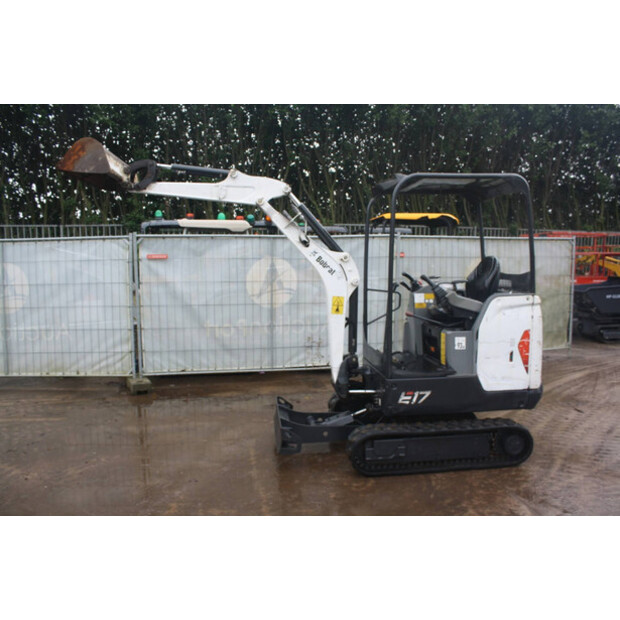 2015 بوبكات E17-46266399