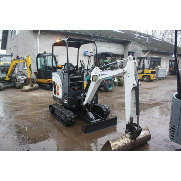 2015 بوبكات E17-46266401