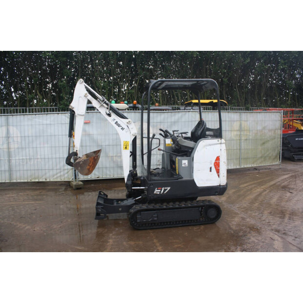 2015 بوبكات E17-46266402