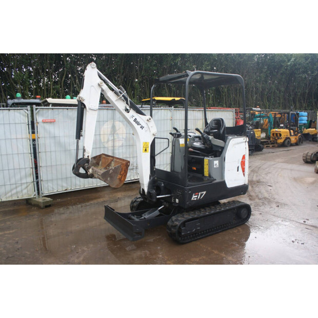 2015 بوبكات E17-46266403