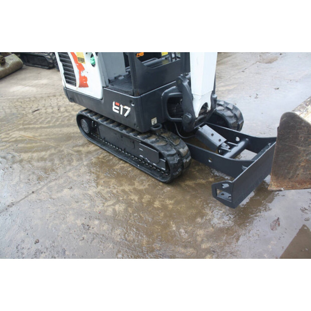 2015 بوبكات E17-46266406