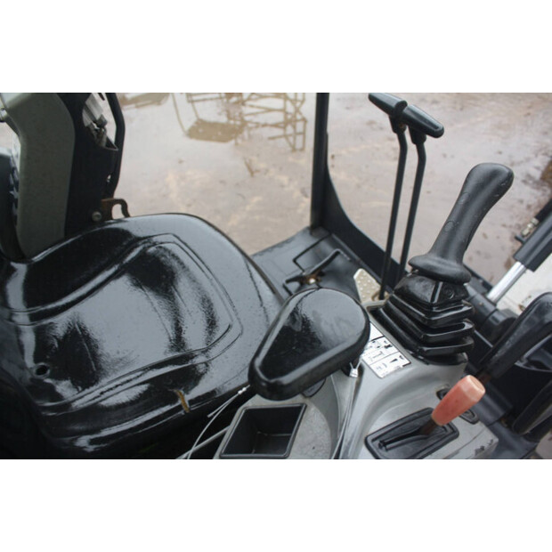 2015 بوبكات E17-46266407