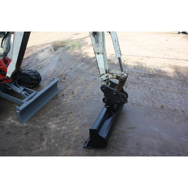 2016 تاكوتشي TB216-46266510