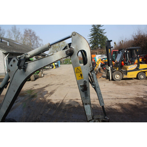 2016 تاكوتشي TB216-46266511