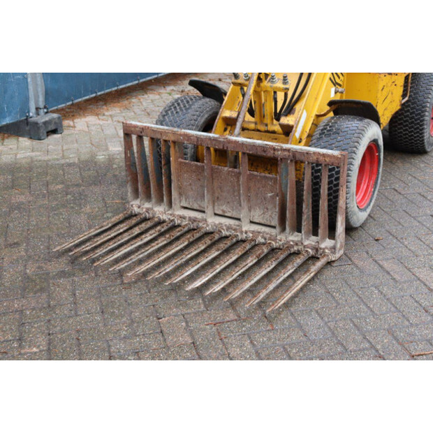 2011 Knikmops 90-46266660