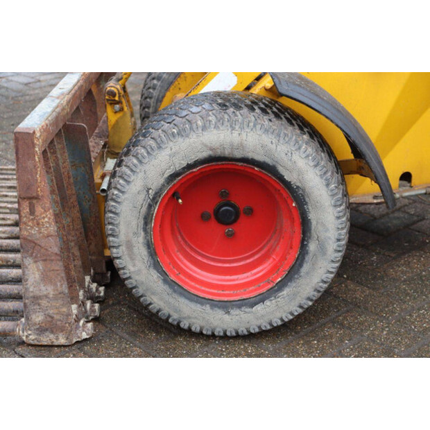 2011 Knikmops 90-46266666