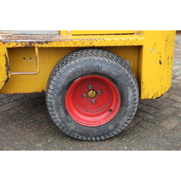 2011 Knikmops 90-46266667