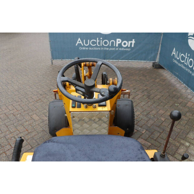 2011 Knikmops 90-46266670