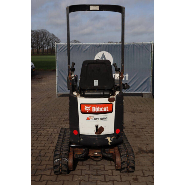 2016 بوبكات E10-46266895