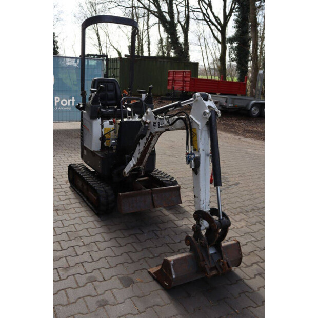 2016 بوبكات E10-46266897