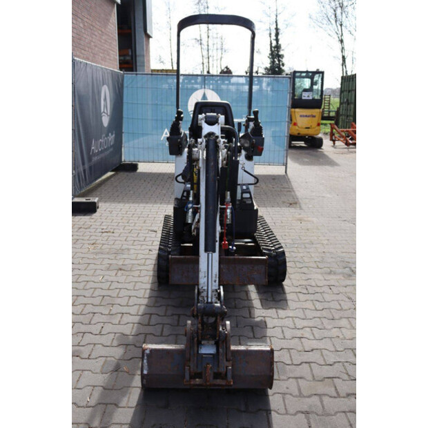 2016 بوبكات E10-46266898