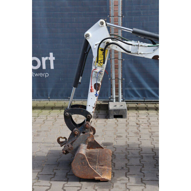 2016 بوبكات E10-46266901