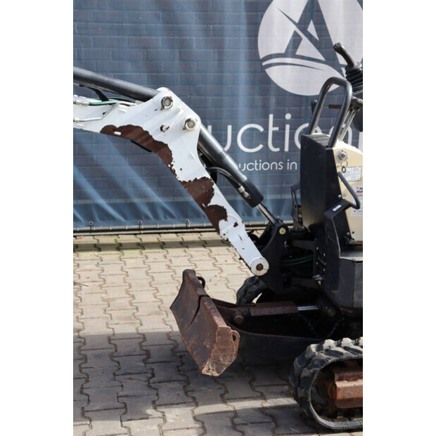 2016 بوبكات E10-46266903