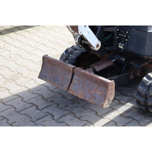 2016 بوبكات E10-46266904