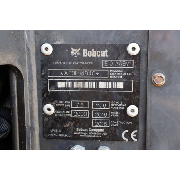 2016 بوبكات E10-46266908