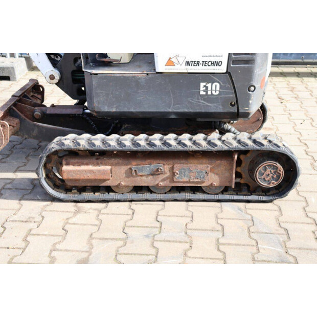 2016 بوبكات E10-46266913