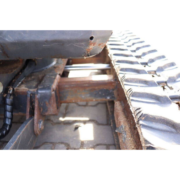 2016 بوبكات E10-46266919