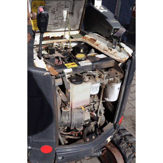 2016 بوبكات E10-46266920