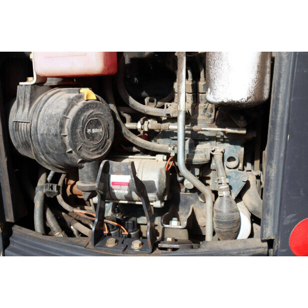 2016 بوبكات E10-46266921