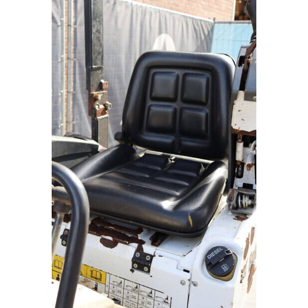 2016 بوبكات E10-46266924