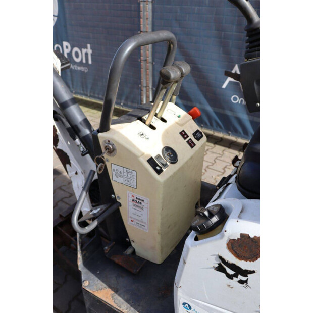 2016 بوبكات E10-46266925