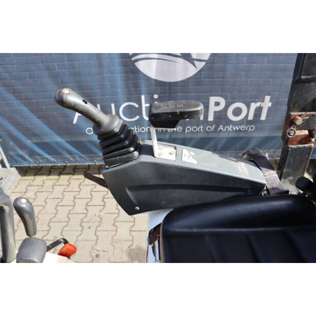 2016 بوبكات E10-46266927