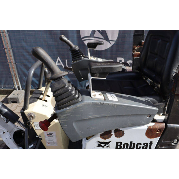 2016 بوبكات E10-46266929