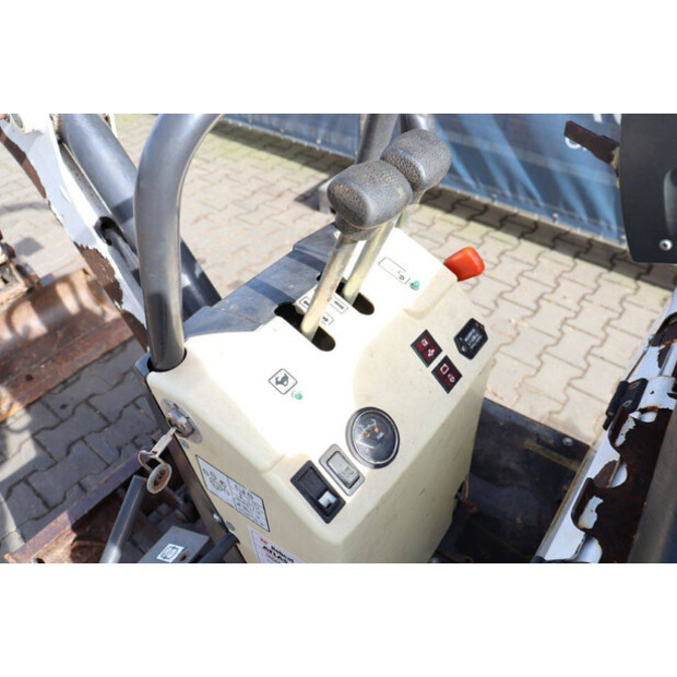 2016 بوبكات E10-46266931