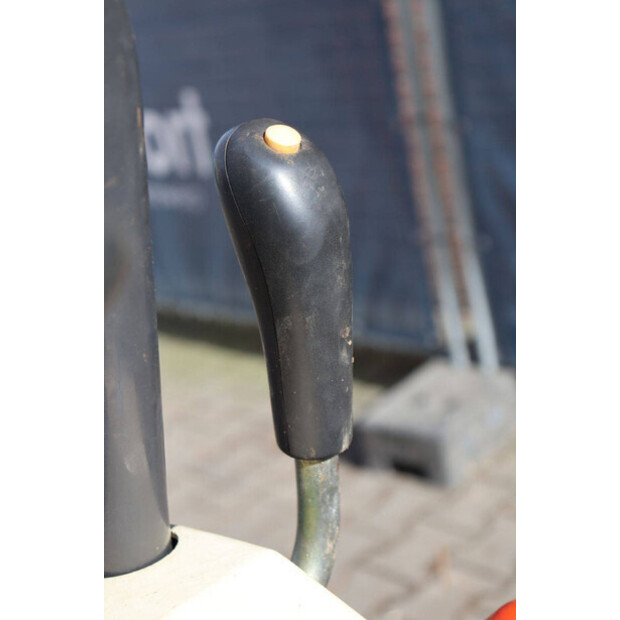 2016 بوبكات E10-46266935