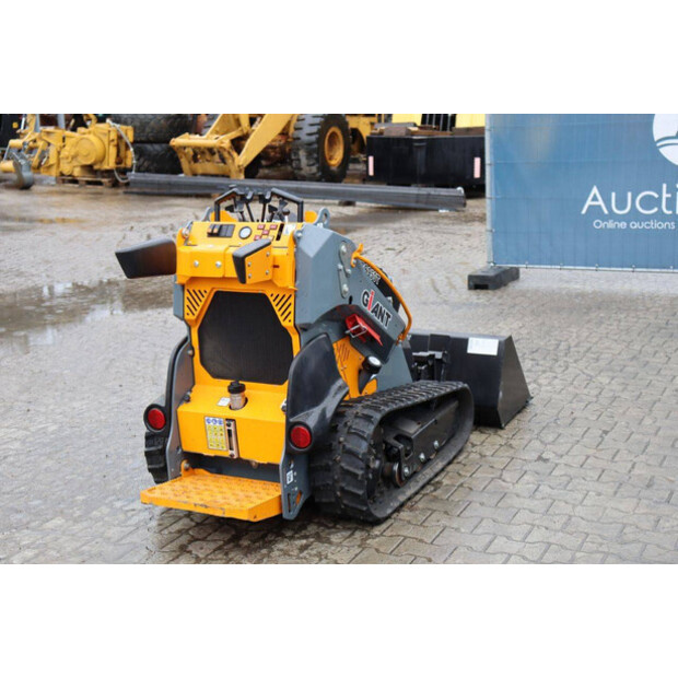 2025 جاينت GS950T Compact Track Loader-46267154