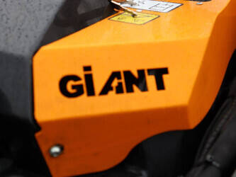 2025-giant-gs950t-compact-track-loader-46267165