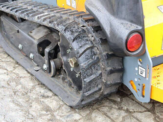 2025-giant-gs950t-compact-track-loader-46267170