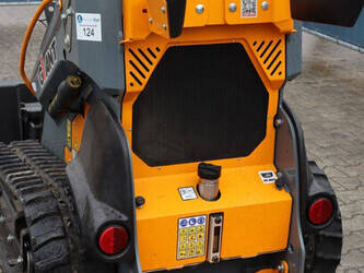 2025-giant-gs950t-compact-track-loader-46267171