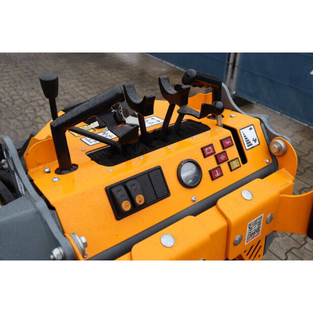 2025 جاينت GS950T Compact Track Loader-46267172