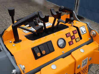 2025-giant-gs950t-compact-track-loader-46267172