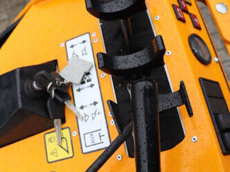 2025-giant-gs950t-compact-track-loader-46267173