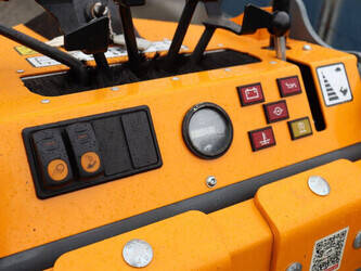 2025-giant-gs950t-compact-track-loader-46267174