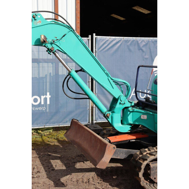 Komatsu PC27R-8-46268302