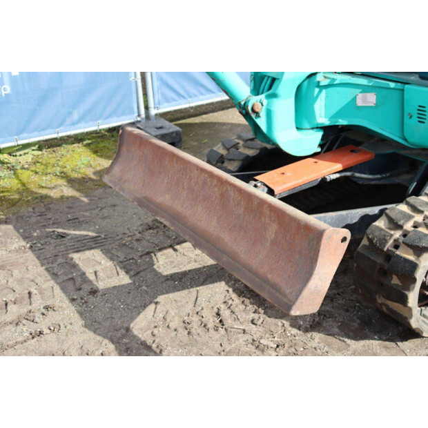 Komatsu PC27R-8-46268303