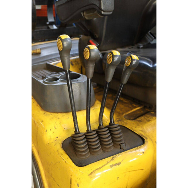 2013 Hyundai 30L-7A-46269070