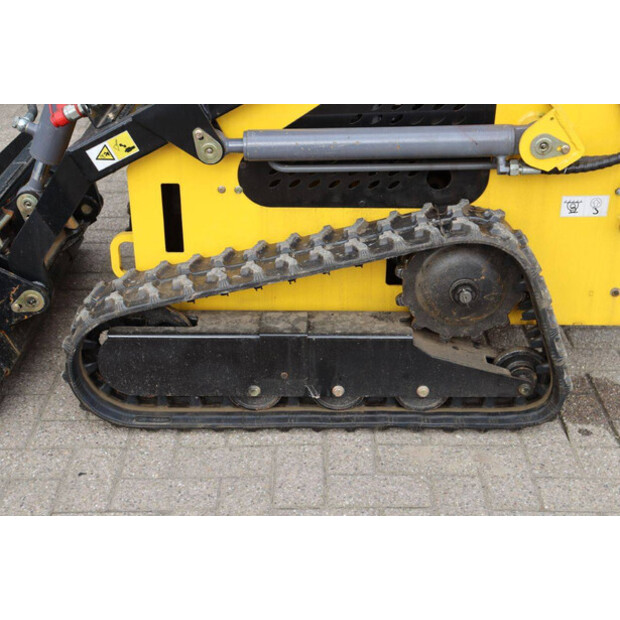 2025 LH T360-46269217