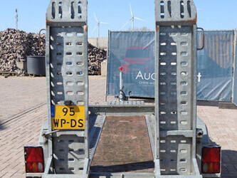 2016-brian-james-t-02-t-46270838