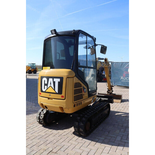 2017 Caterpillar 302.4D-46270950