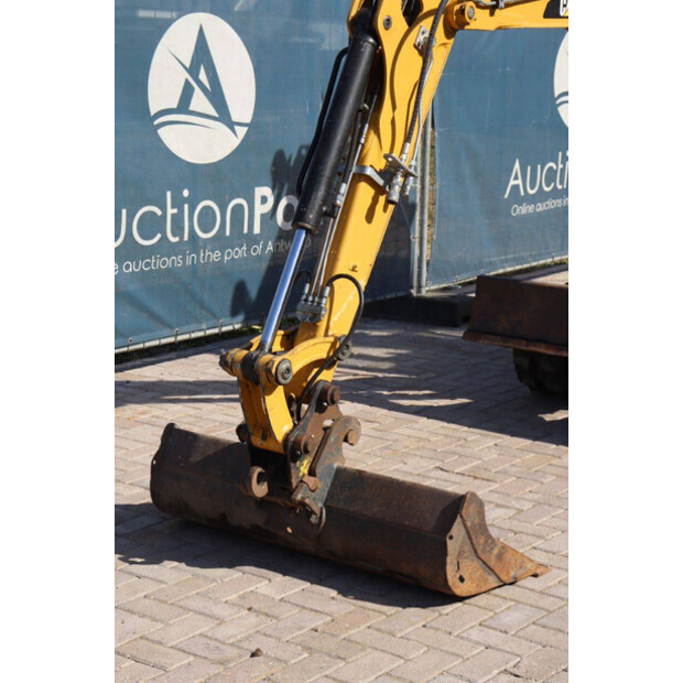 2017 Caterpillar 302.4D-46270954