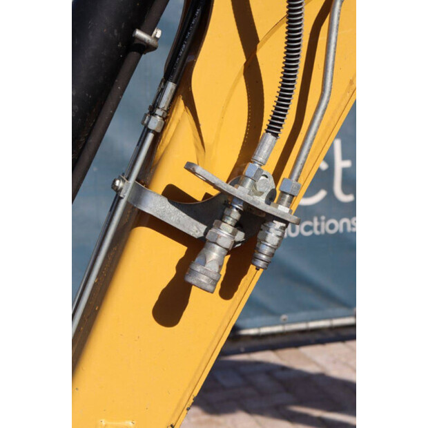 2017 Caterpillar 302.4D-46270957