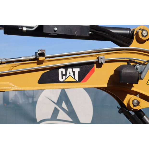 2017 Caterpillar 302.4D-46270958