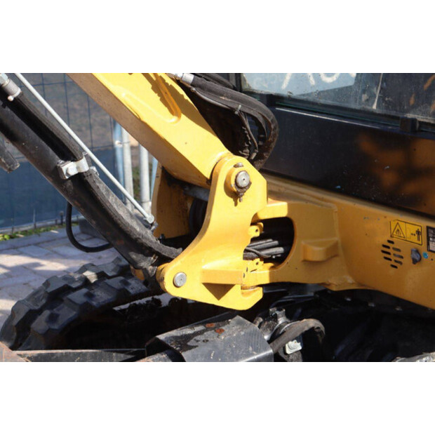 2017 Caterpillar 302.4D-46270959