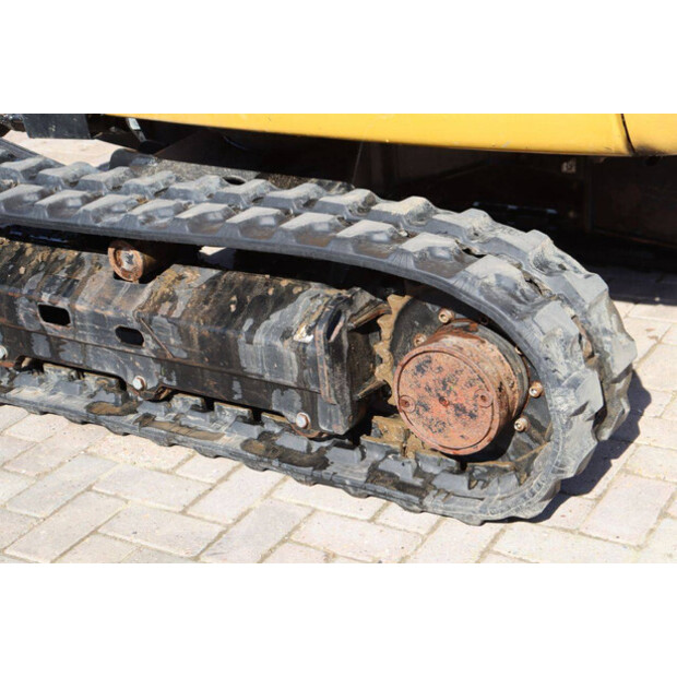 2017 Caterpillar 302.4D-46270963