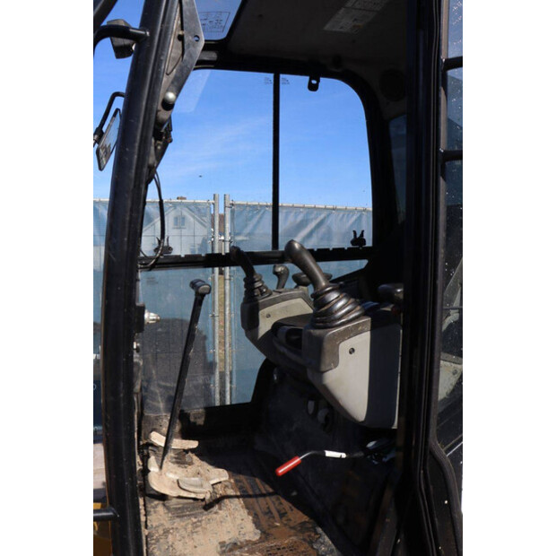 2017 Caterpillar 302.4D-46270966