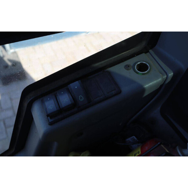 2017 Caterpillar 302.4D-46270973